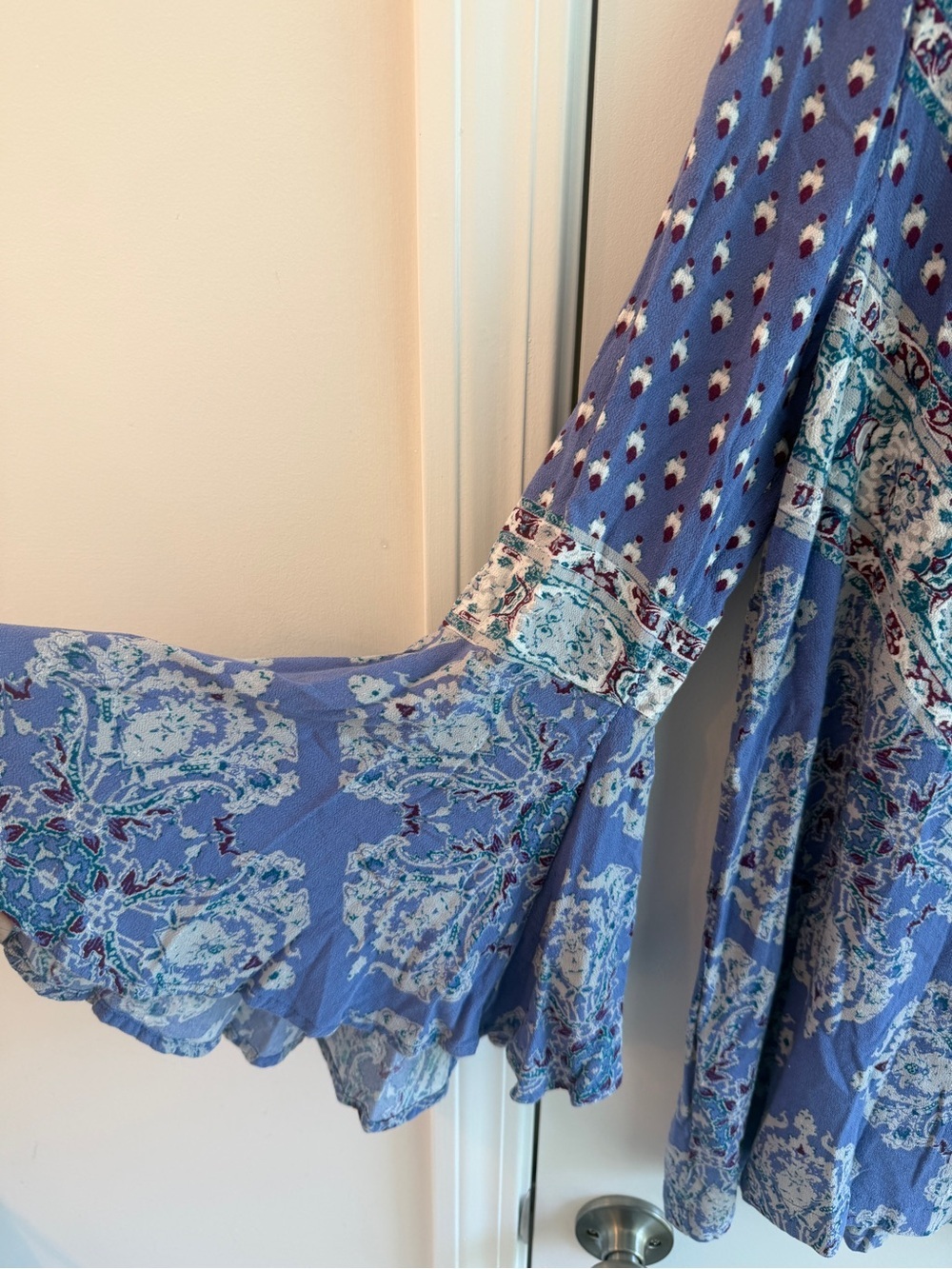Free People Magic Mystery Bohemian Bell Sleeve Tie-Neck Rayon Tunic Size Small - Picture 3 of 10
